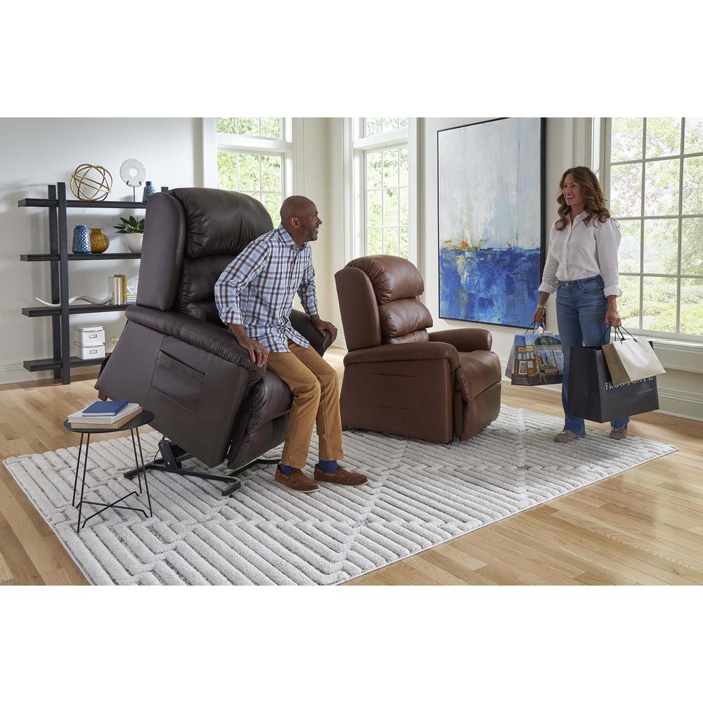 LIFESTYLE-PR766M_Bridle_PR766L_Coffe-Bean_Wife-Returns-from-Shopping